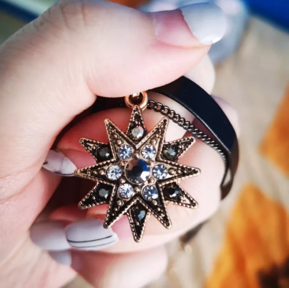 Gothic Starburst Layer Choker - Picture 5 of 8
